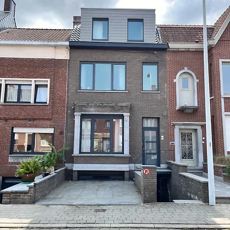 Elegant & Spacious House Close To Center Holiday home *