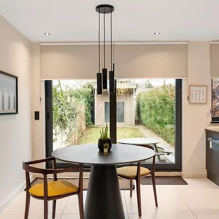 Elegant & Spacious House Close To Center Holiday home Kortrijk